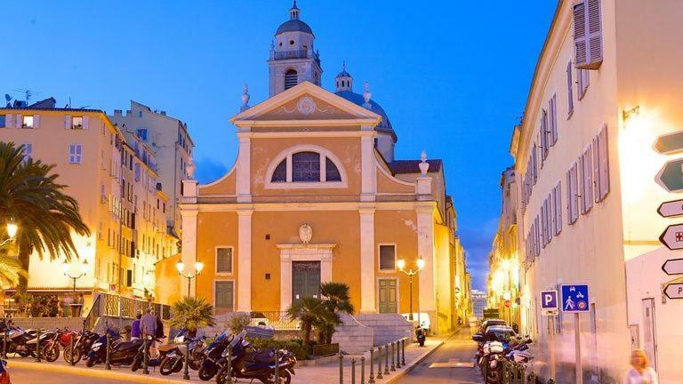 Appartement De Charme Centre Ville Historique Ajaccio อฌักซิโอ้ ภายนอก รูปภาพ